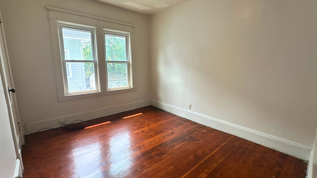 Springfield, Massachusetts 01108, United States, 3 Bedrooms Bedrooms, ,1 BathroomBathrooms,Residential,Active,187256