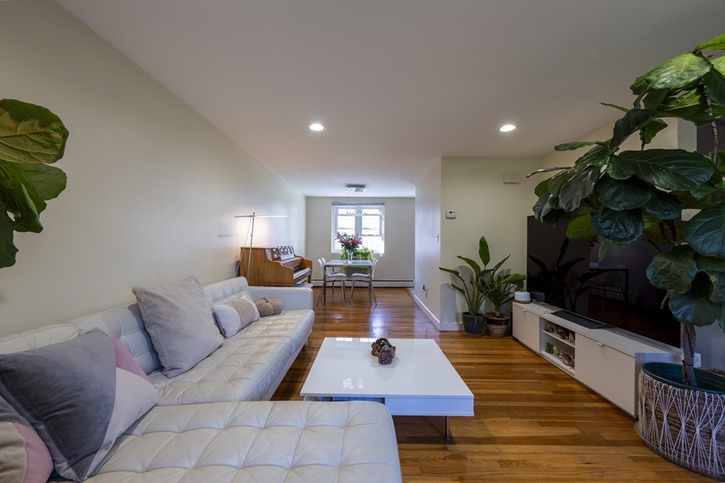 18 Emerson Gardens Rd 18