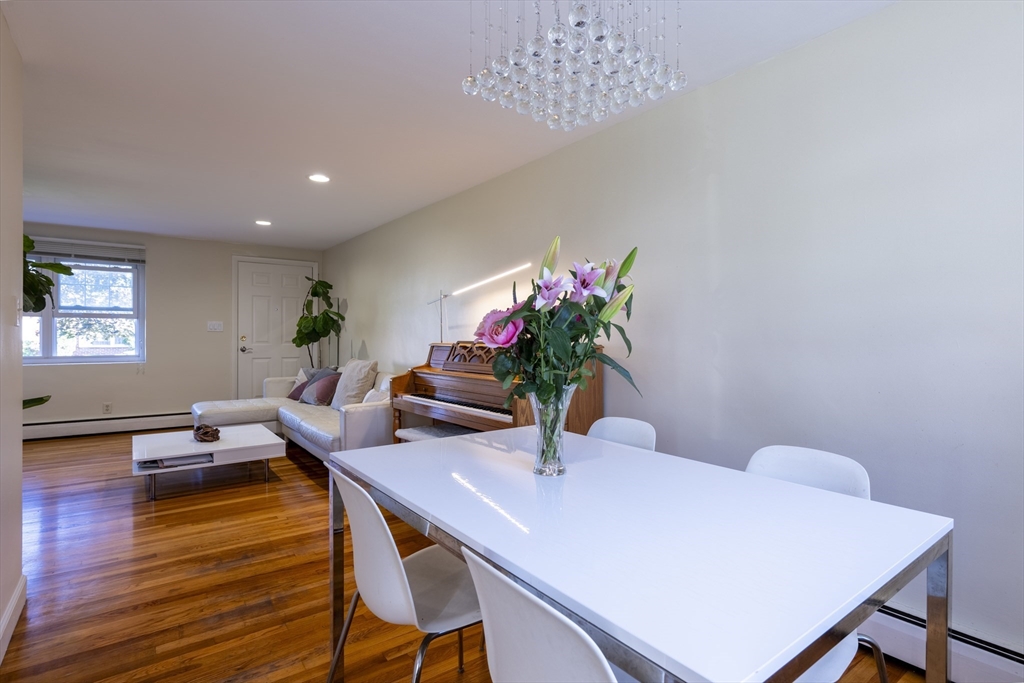 18 Emerson Gardens Rd 18