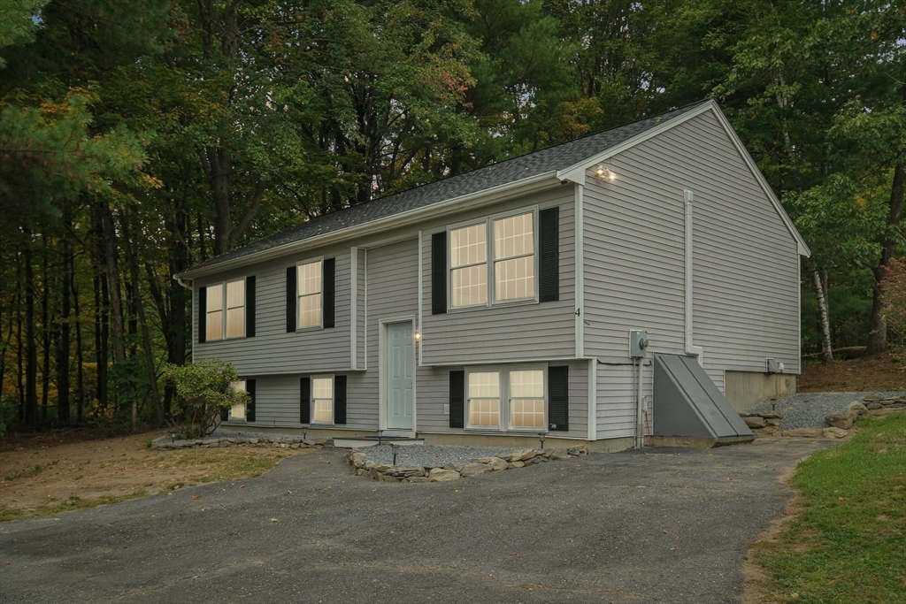 4 Hill Ln