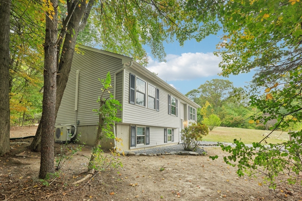 4 Hill Ln
