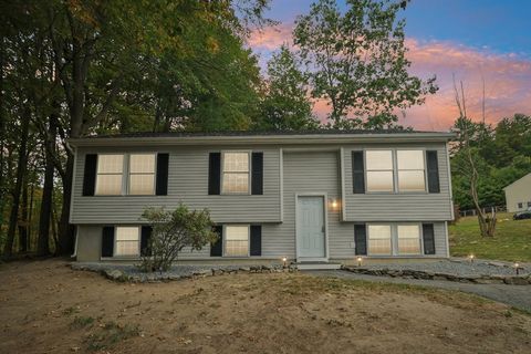 4 Hill Ln Shirley MA 01464