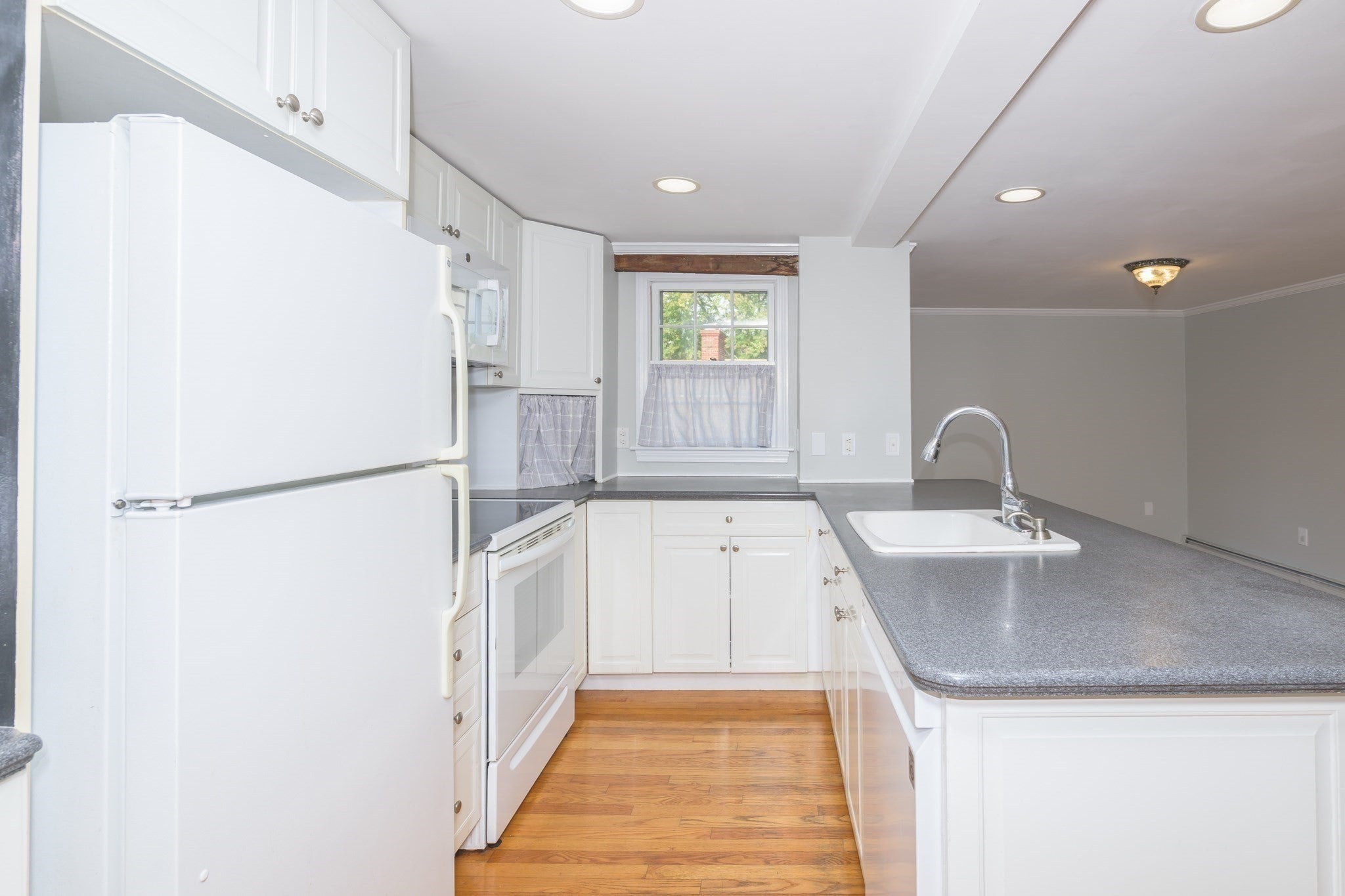 57 Elm ST #St, Marblehead, MA, 57 Elm ST #St, Marblehead, MA Photo #4