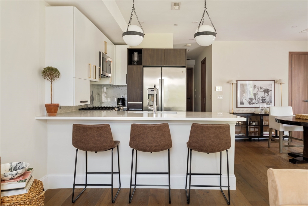 270 Paris Street 3