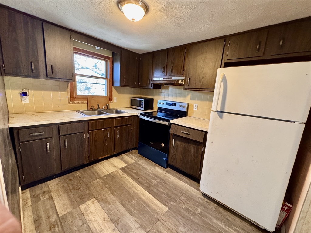 885 Long Pond Rd