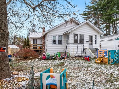 33 East St Winchendon MA 01475