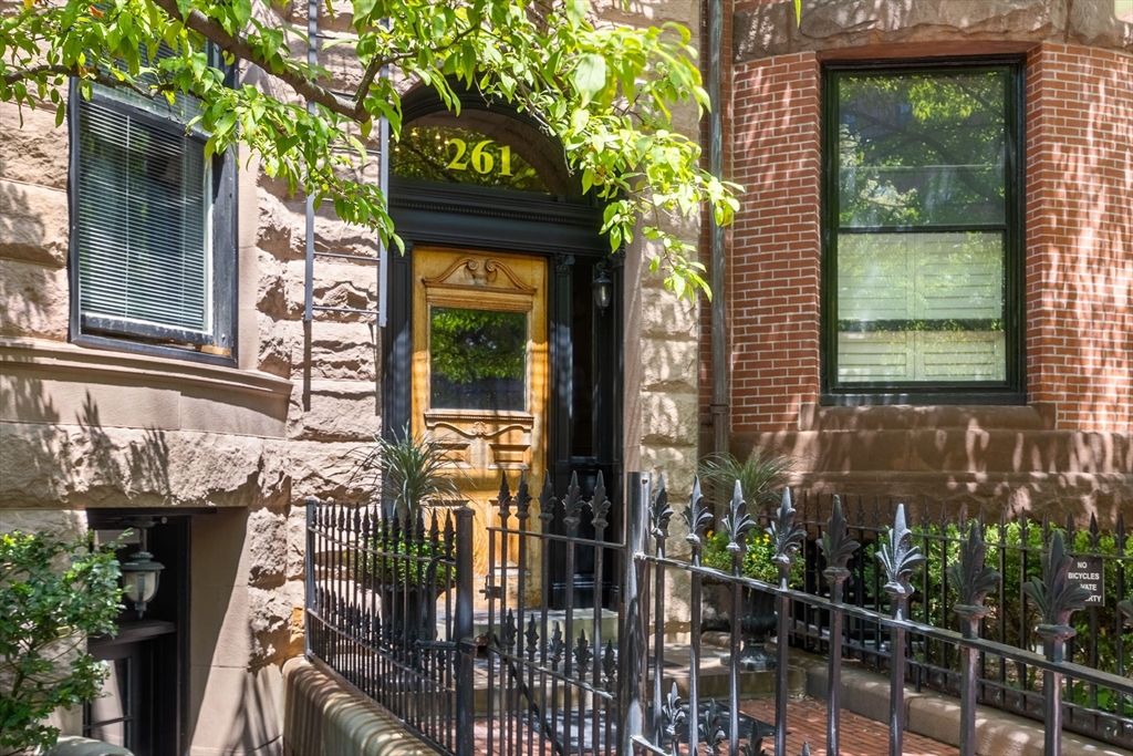 261 Marlborough St 12