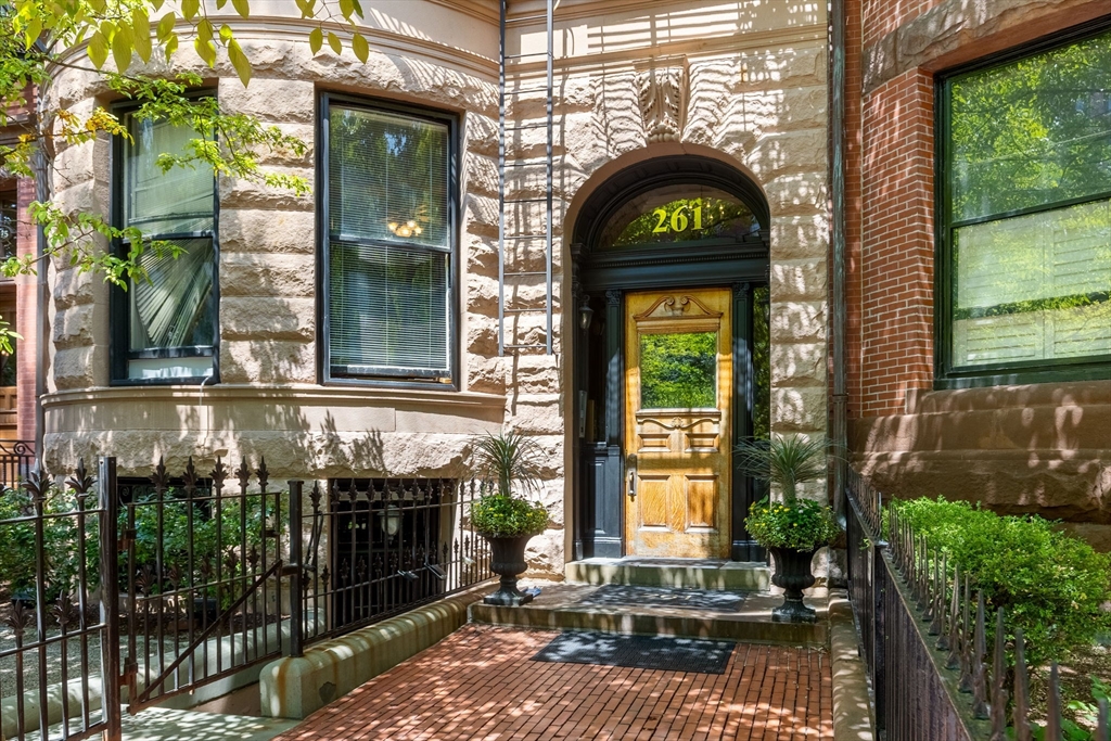 261 Marlborough St 12