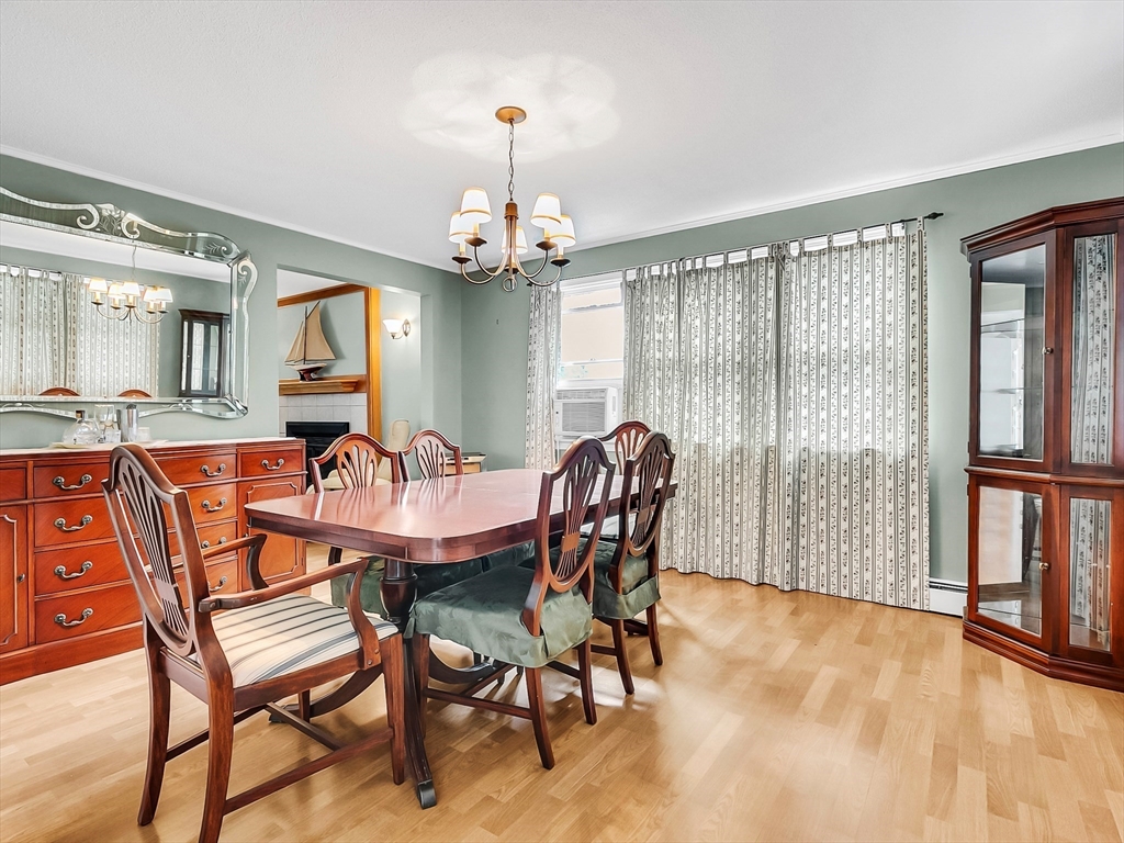 Saugus, Massachusetts 01906, United States, 2 Bedrooms Bedrooms, ,2 BathroomsBathrooms,Residential,Pending,206944