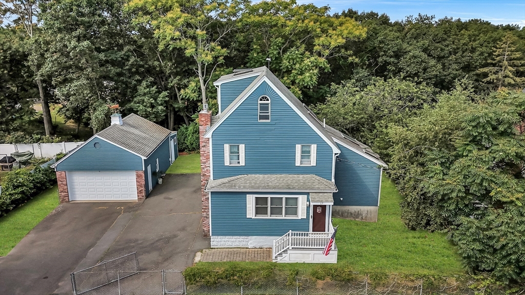 Saugus, Massachusetts 01906, United States, 2 Bedrooms Bedrooms, ,2 BathroomsBathrooms,Residential,Pending,206944