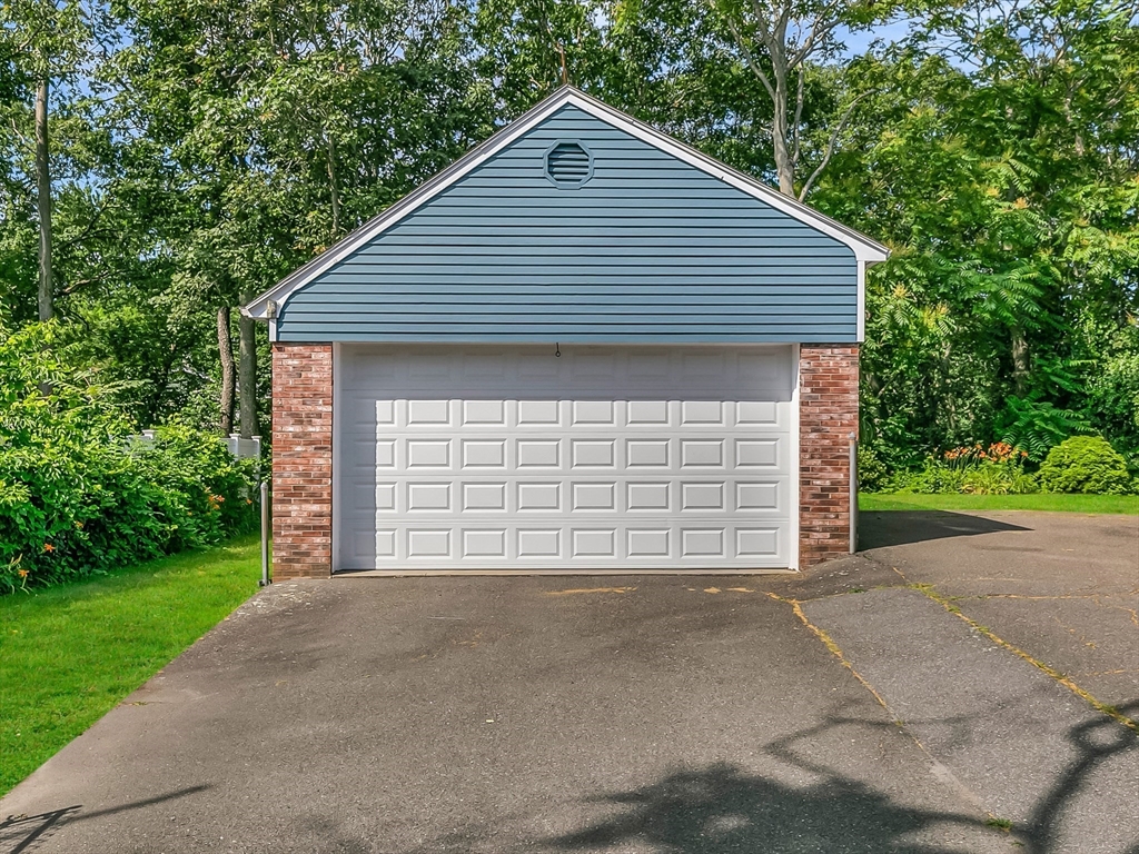 Saugus, Massachusetts 01906, United States, 2 Bedrooms Bedrooms, ,2 BathroomsBathrooms,Residential,Pending,206944