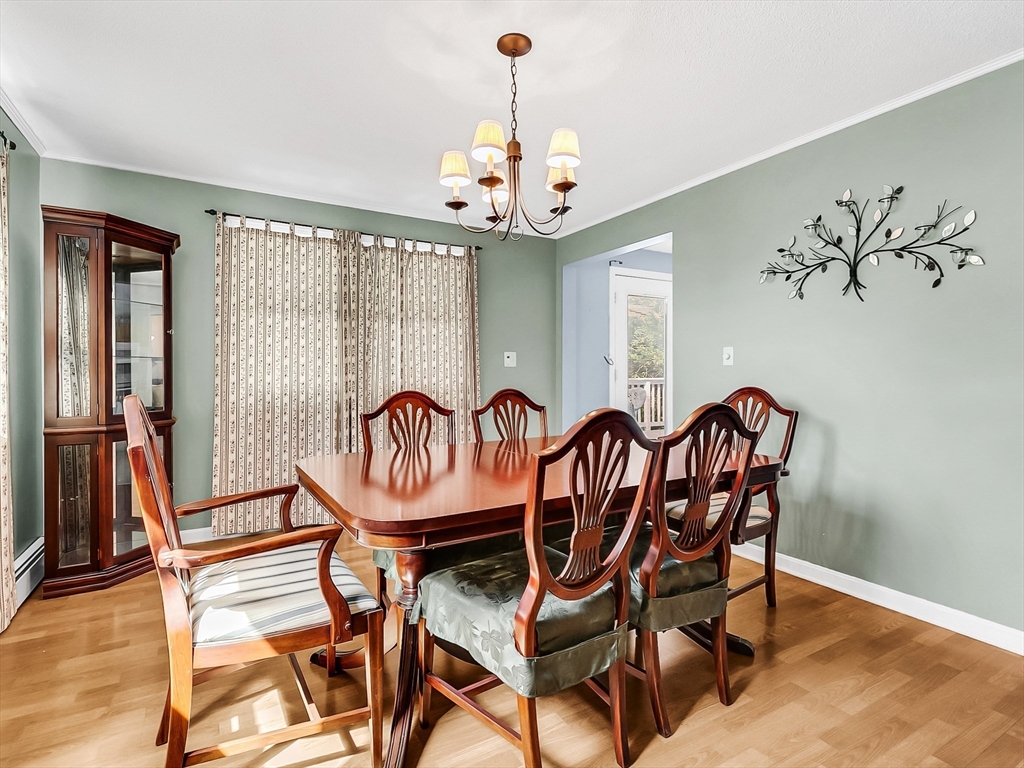 Saugus, Massachusetts 01906, United States, 2 Bedrooms Bedrooms, ,2 BathroomsBathrooms,Residential,Pending,206944