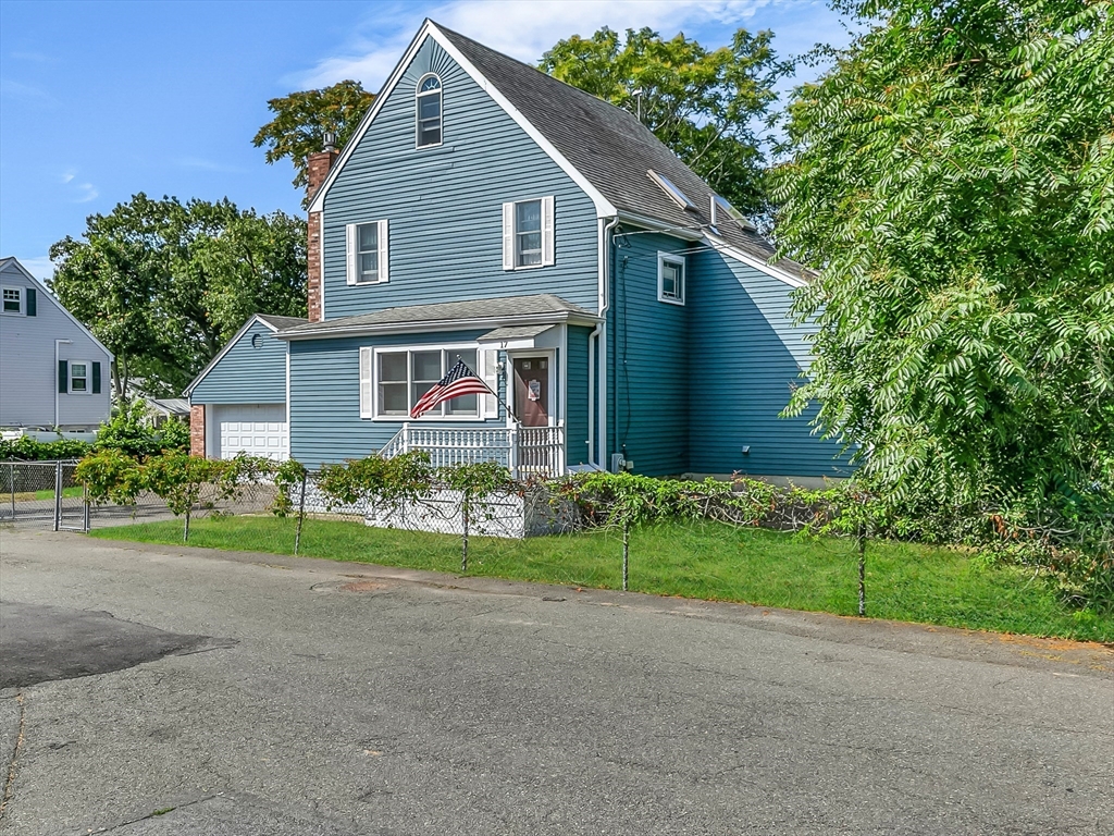 Saugus, Massachusetts 01906, United States, 2 Bedrooms Bedrooms, ,2 BathroomsBathrooms,Residential,Pending,206944