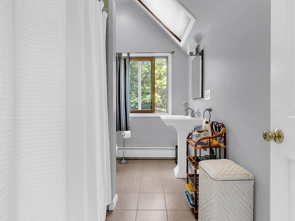 Saugus, Massachusetts 01906, United States, 2 Bedrooms Bedrooms, ,2 BathroomsBathrooms,Residential,Pending,206944