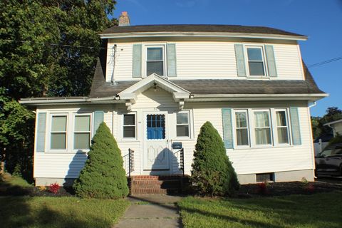 51 Reed St Agawam MA 01001