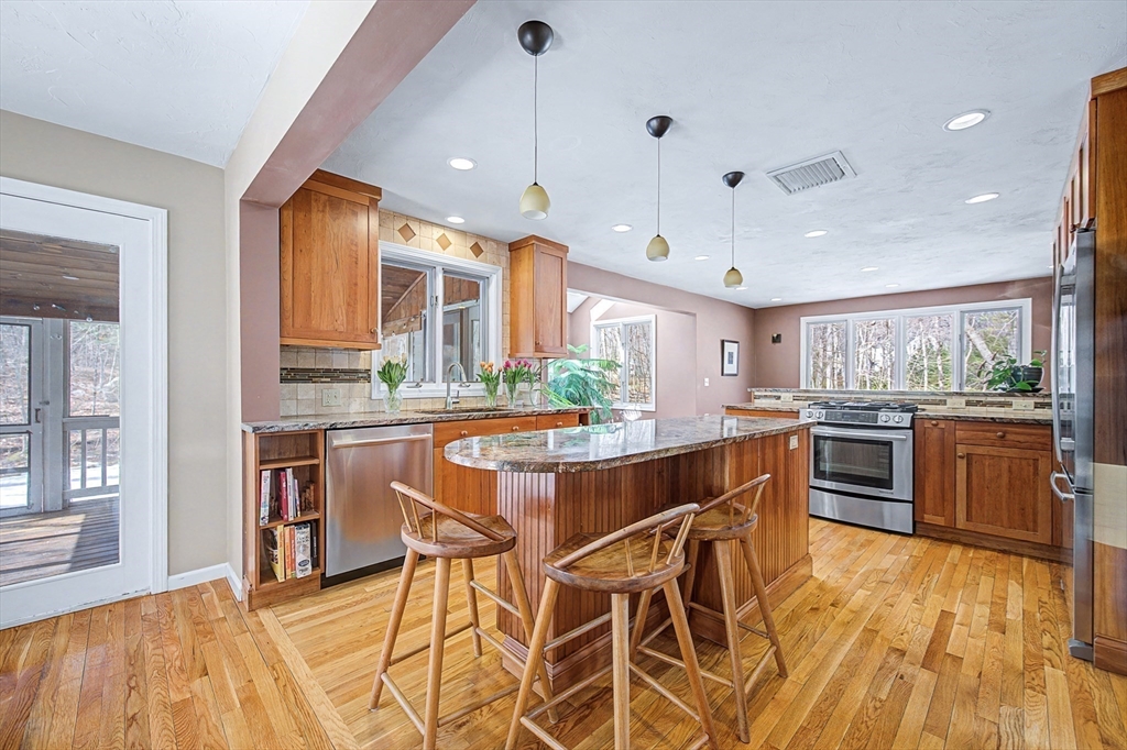 6 Ledgestone Dr
