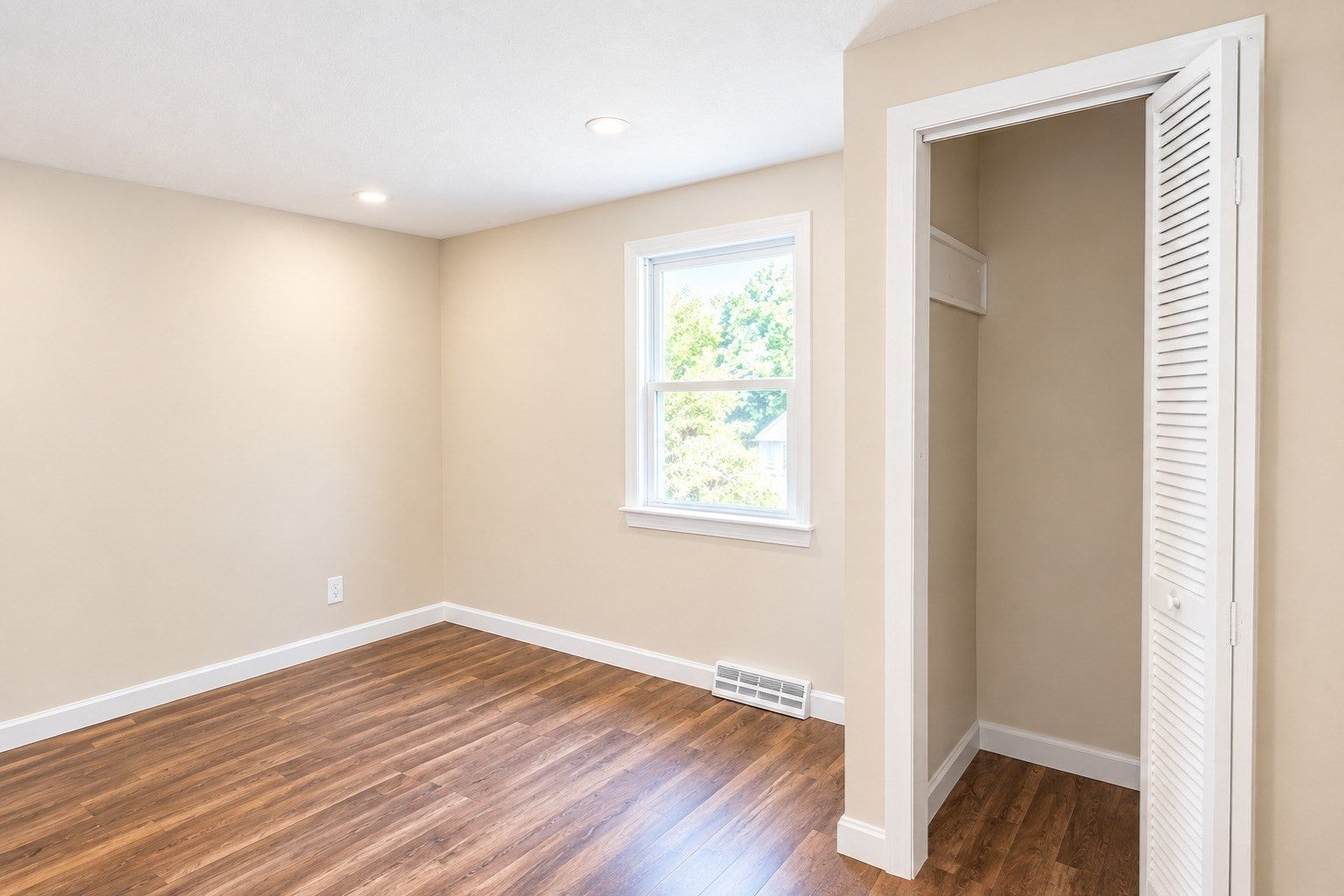 117 Lexington Ave, Lowell, MA, 117 Lexington Ave, Lowell, MA Photo #16