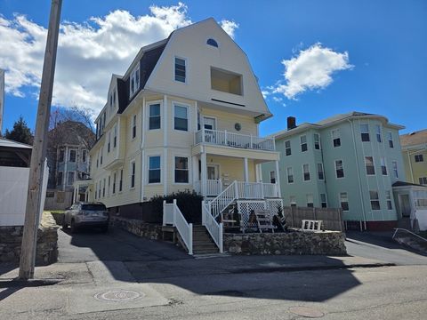 Photo of 2 Hillside St, 3rd Fl St #-, Worcester, MA 01610 (MLS # 73500717)