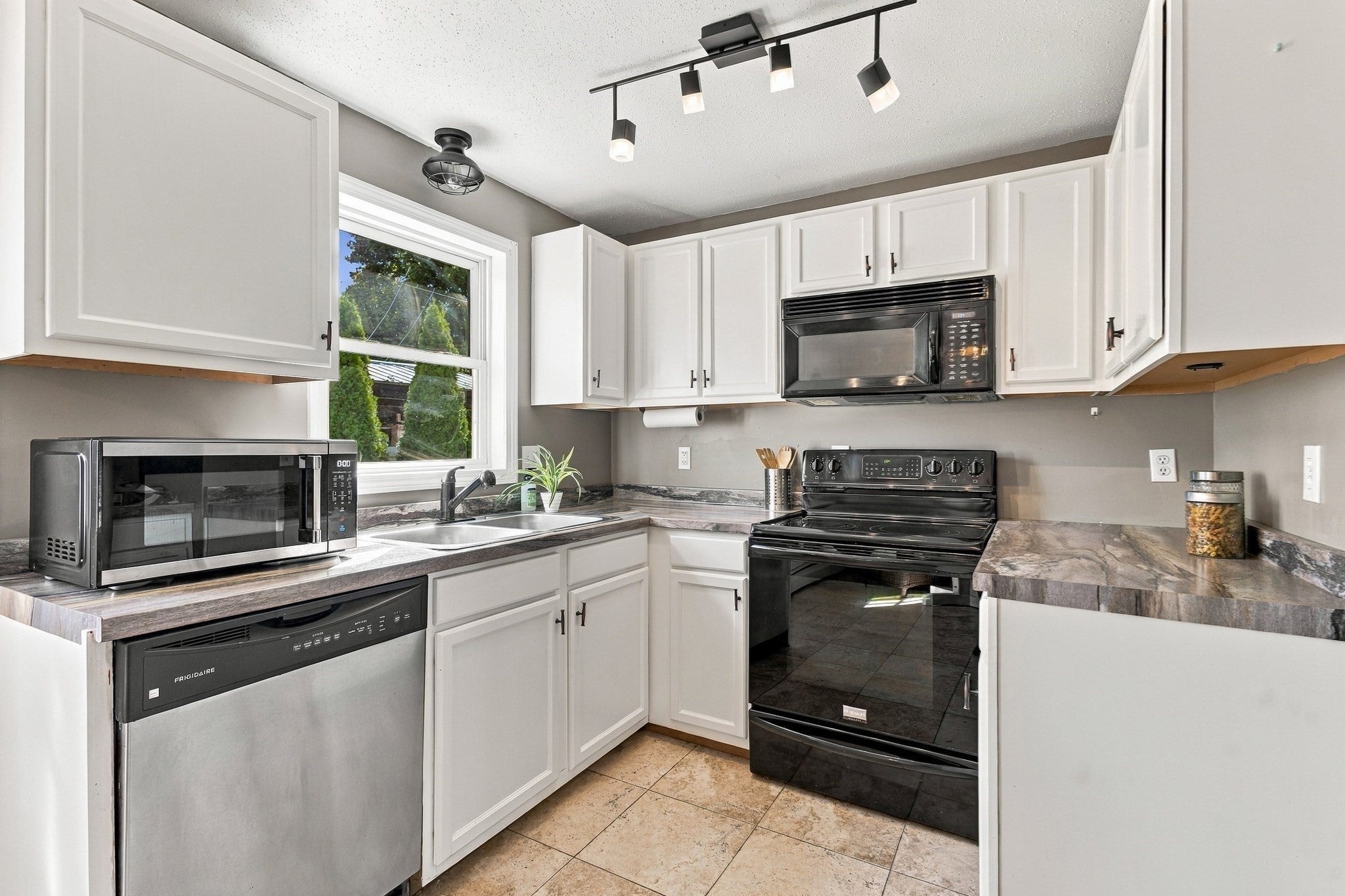 739 County St, New Bedford, MA Photo #20