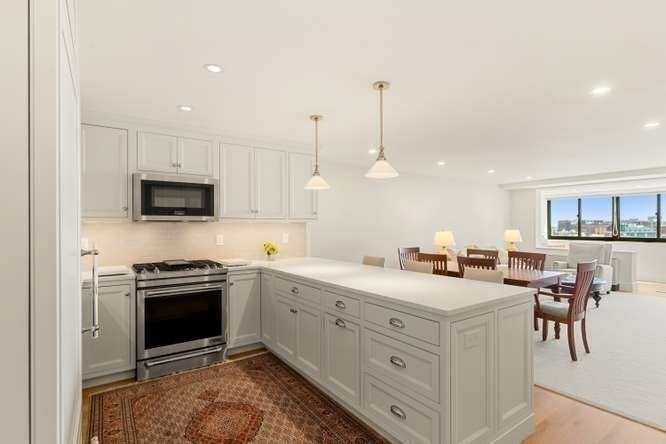 9 Hawthorne Pl 14H