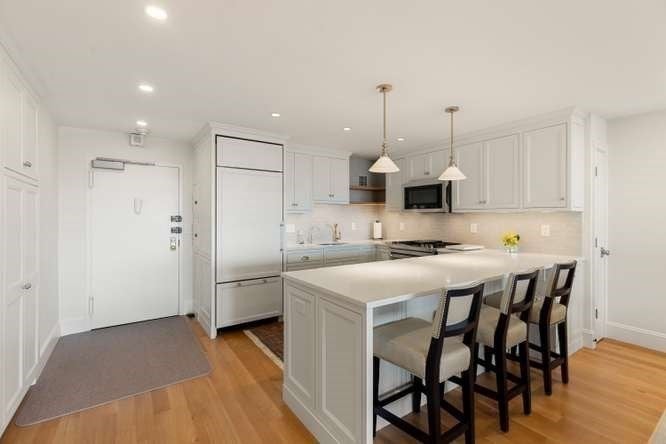 9 Hawthorne Pl 14H