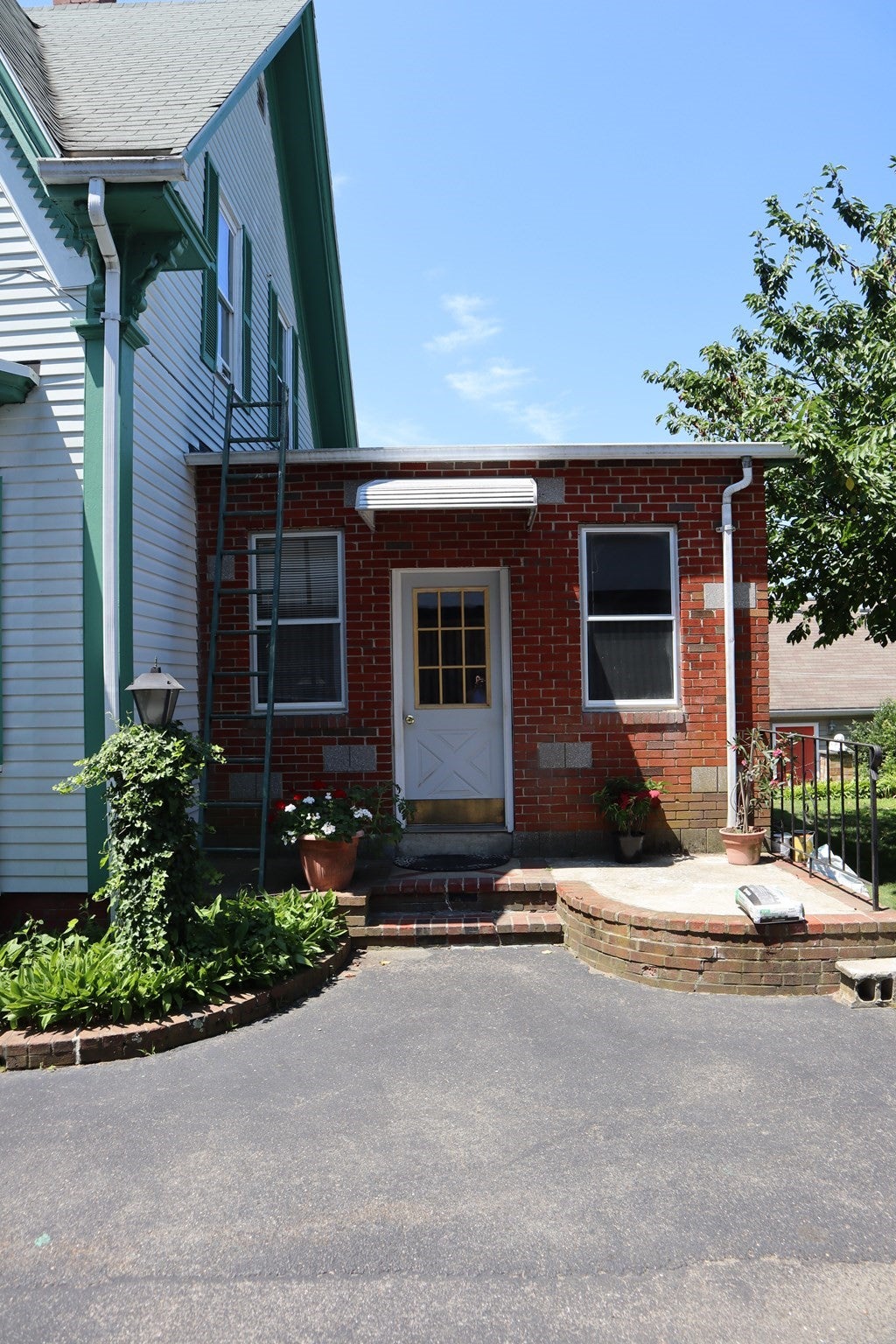 7-R W Dane St