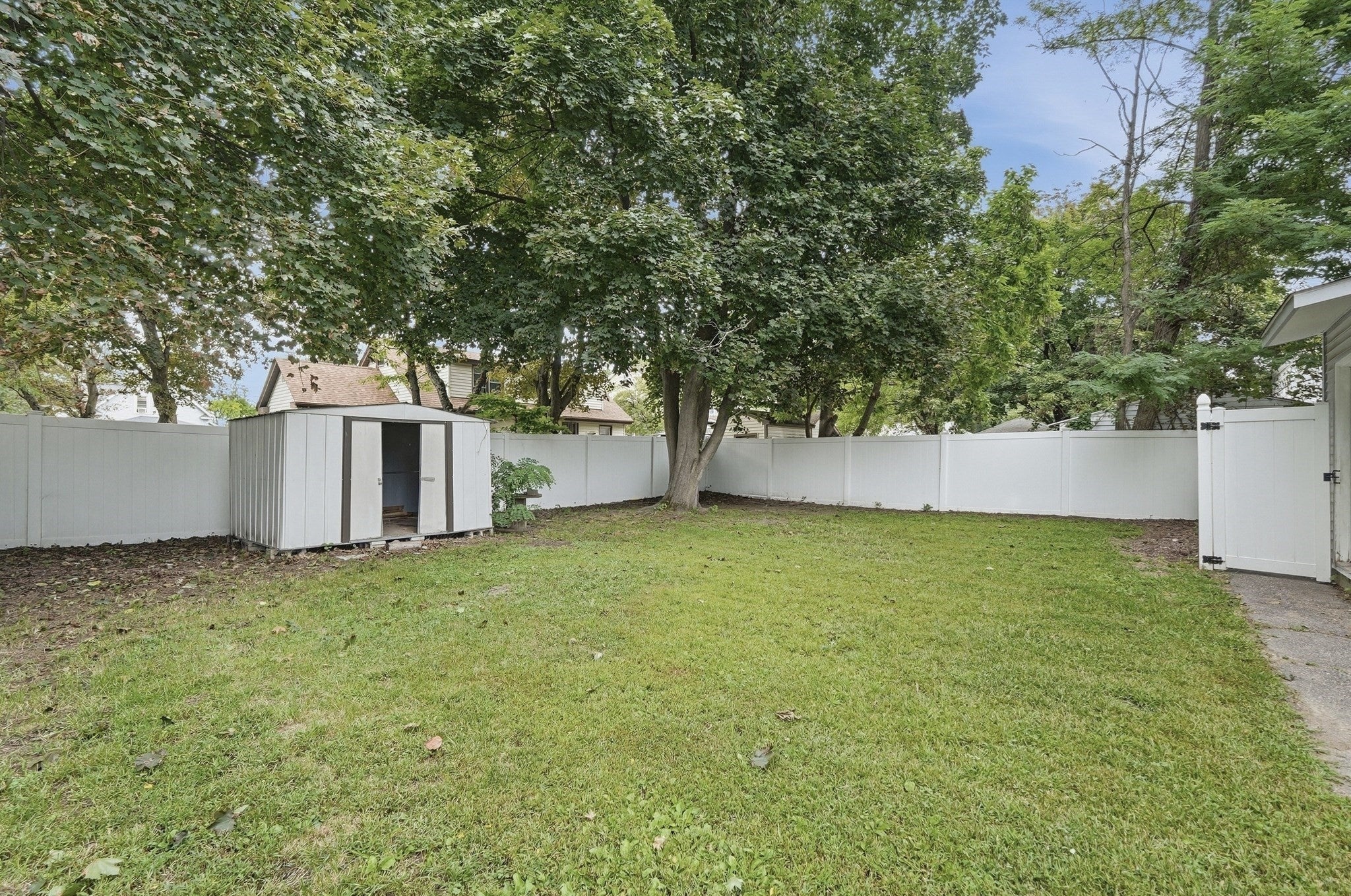 132 Gilbert Ave, Springfield, MA, 132 Gilbert Ave, Springfield, MA Photo #4