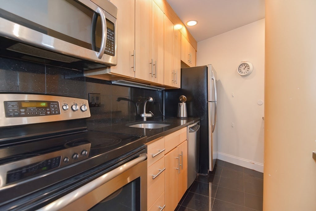 42 Beach St #6B, Boston, MA Photo #8