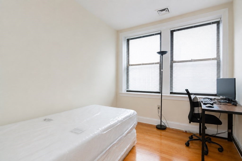42 Beach St #6B, Boston, MA Photo #6
