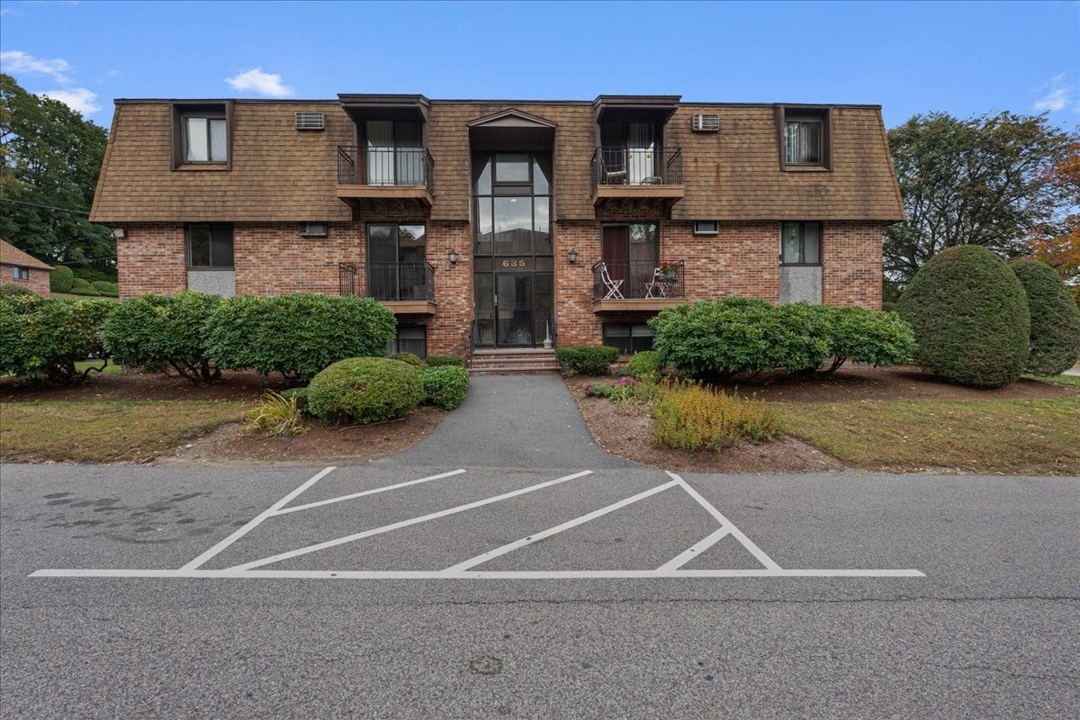 635 W Lowell Ave #2, Haverhill, MA Photo #1