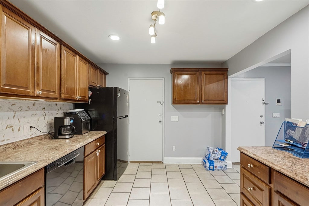 37 Hosmer St 17