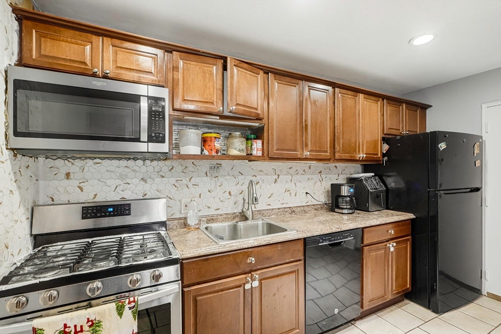 37 Hosmer St 17