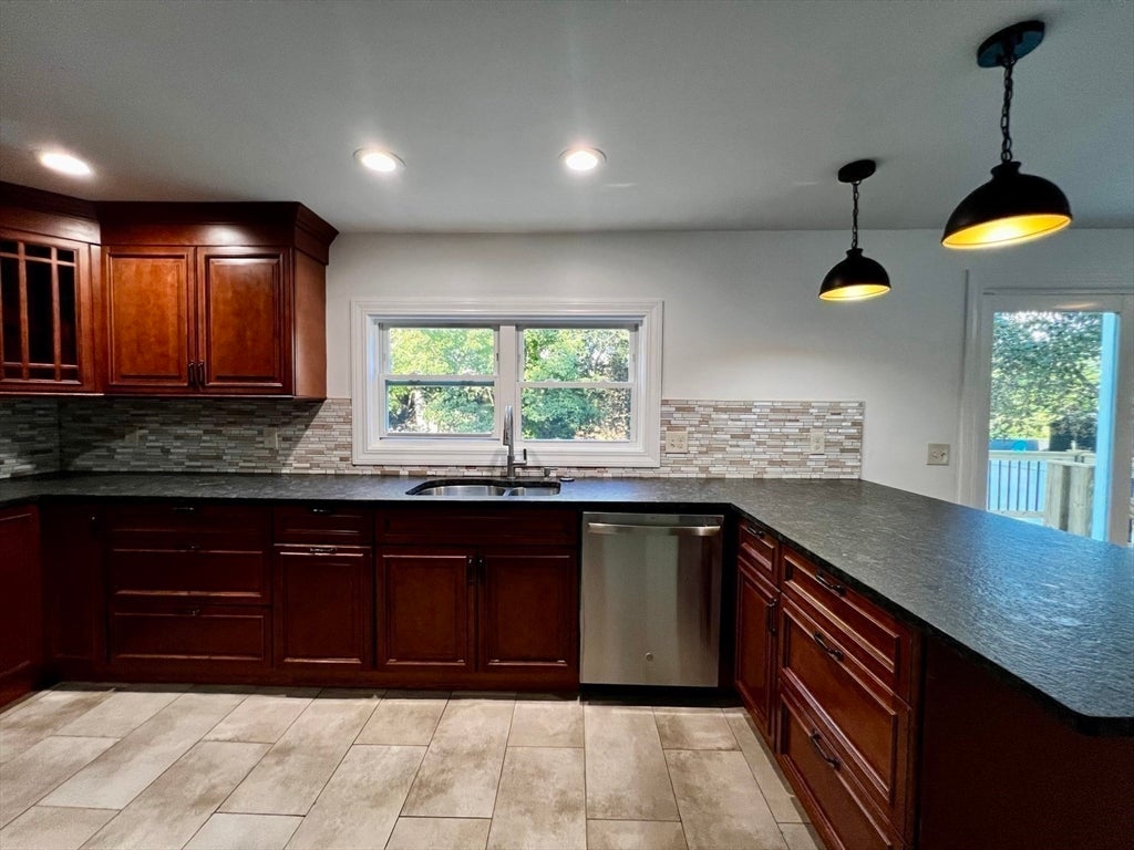308 Boutelle St, Fitchburg, MA Photo #9