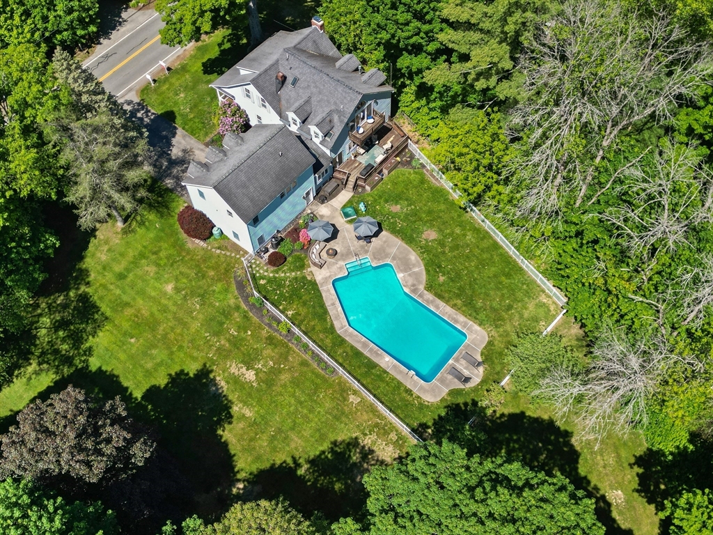 82 Maple St