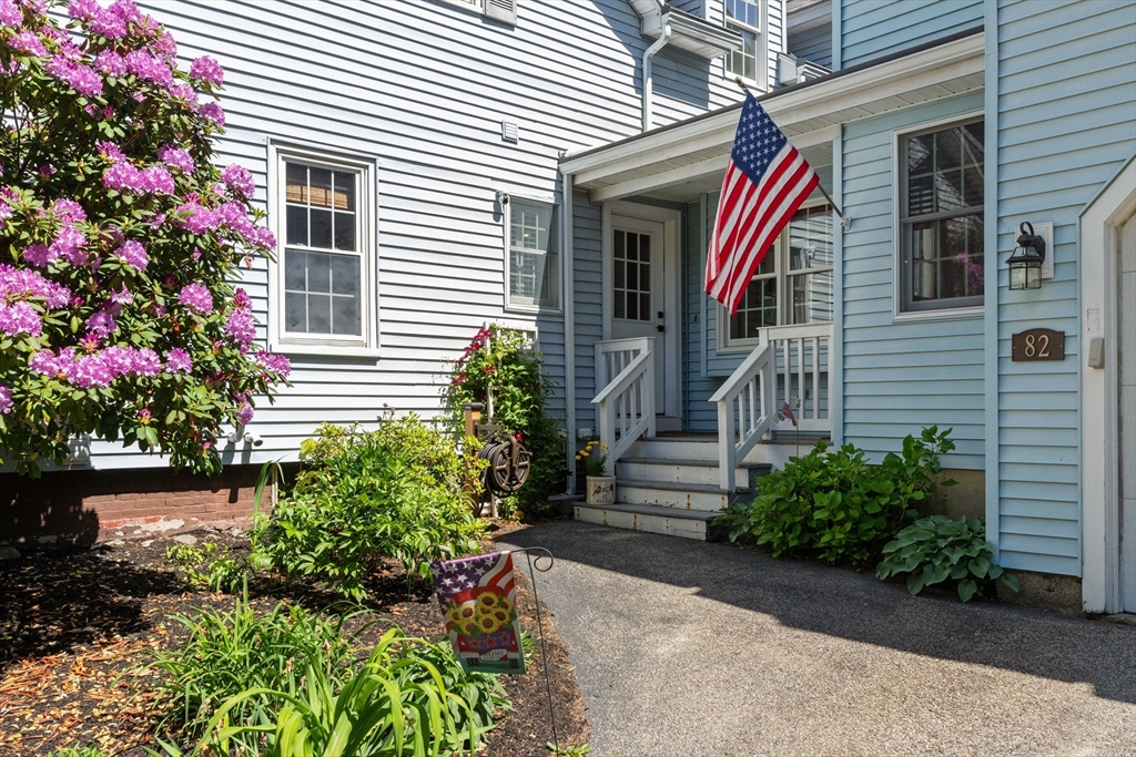 82 Maple St