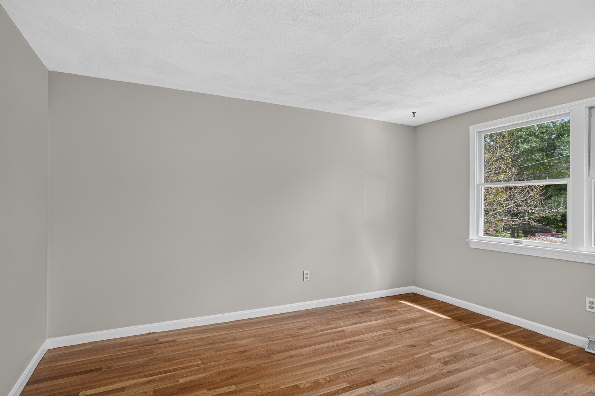 14 Fred St, Burlington, MA Photo #21