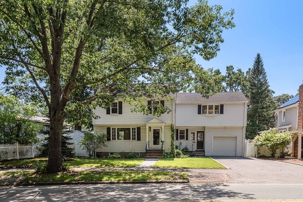 Click for 70 South Border Road, Medford, MA slideshow