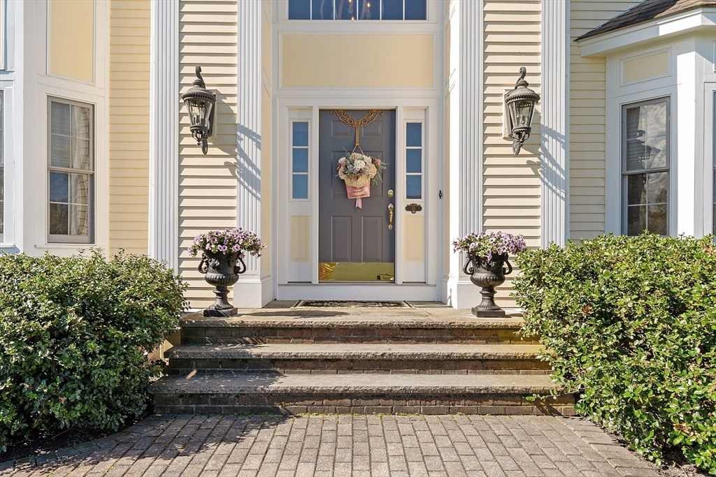 65 Leanne Dr