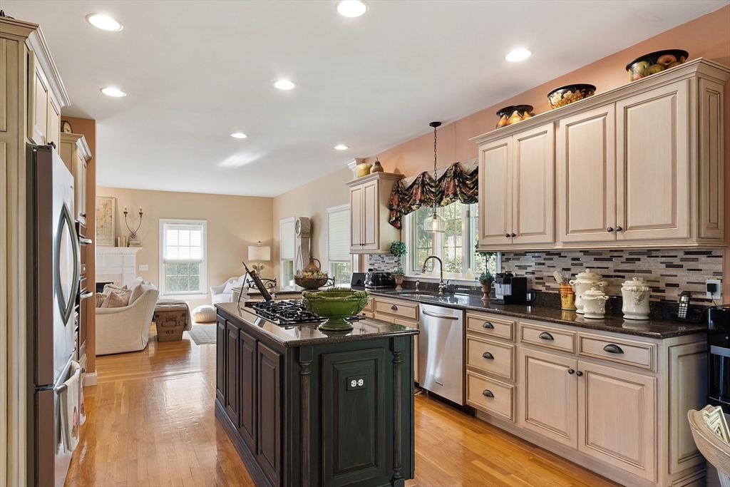 65 Leanne Dr