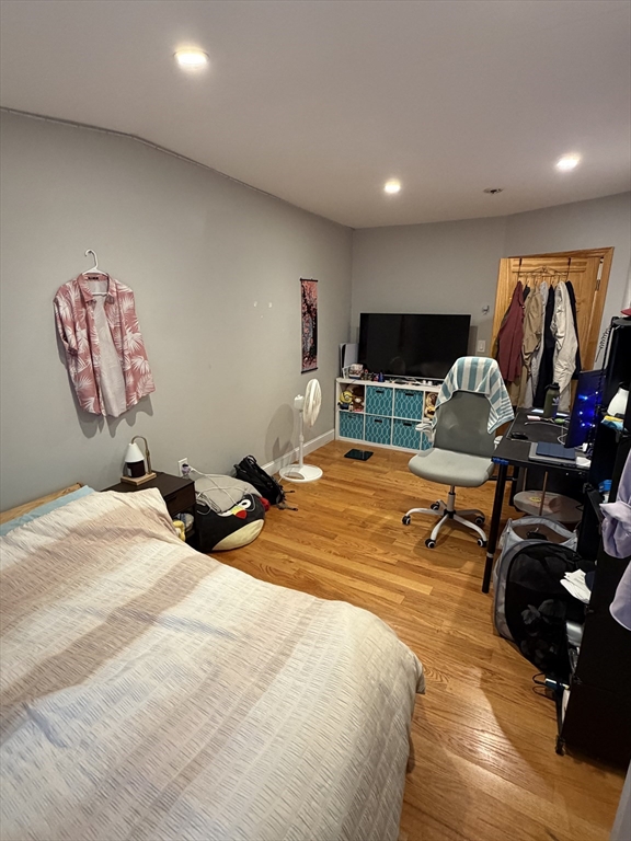142 Newbury Ave 142