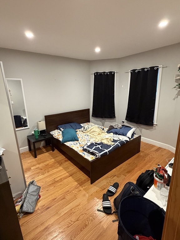 142 Newbury Ave 142