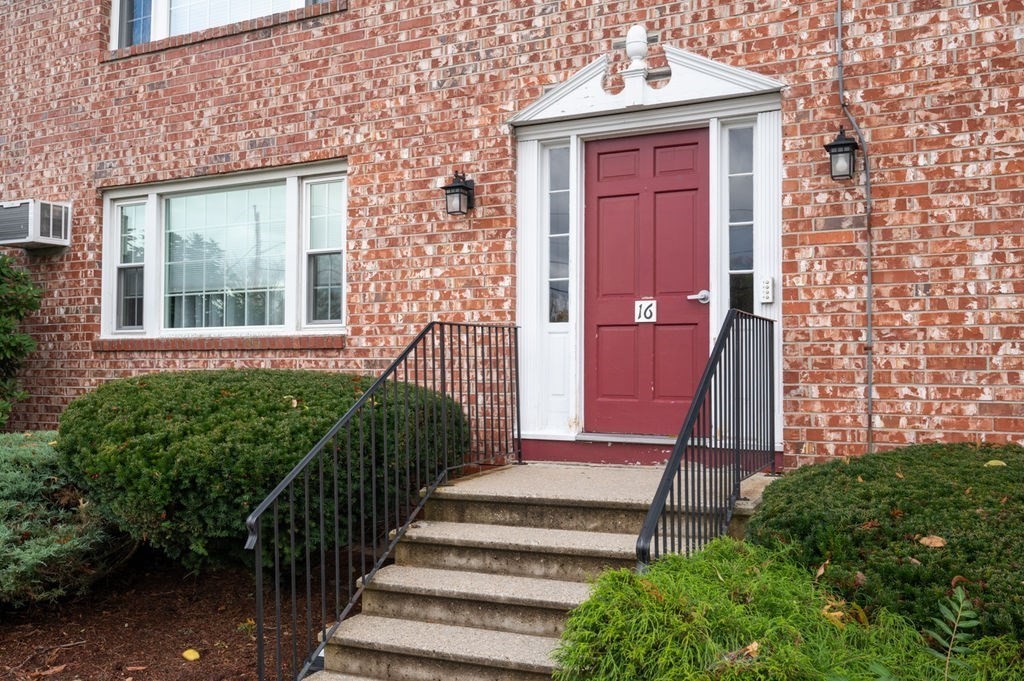 16 Myles Standish Dr 8