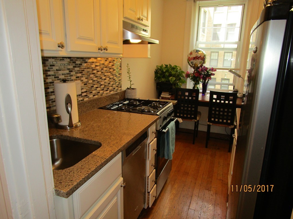 Click for 116 Riverway #5, Boston, MA slideshow