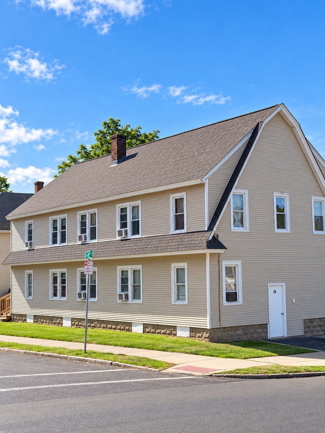 Photo of 24 Dickinson St, Springfield, MA