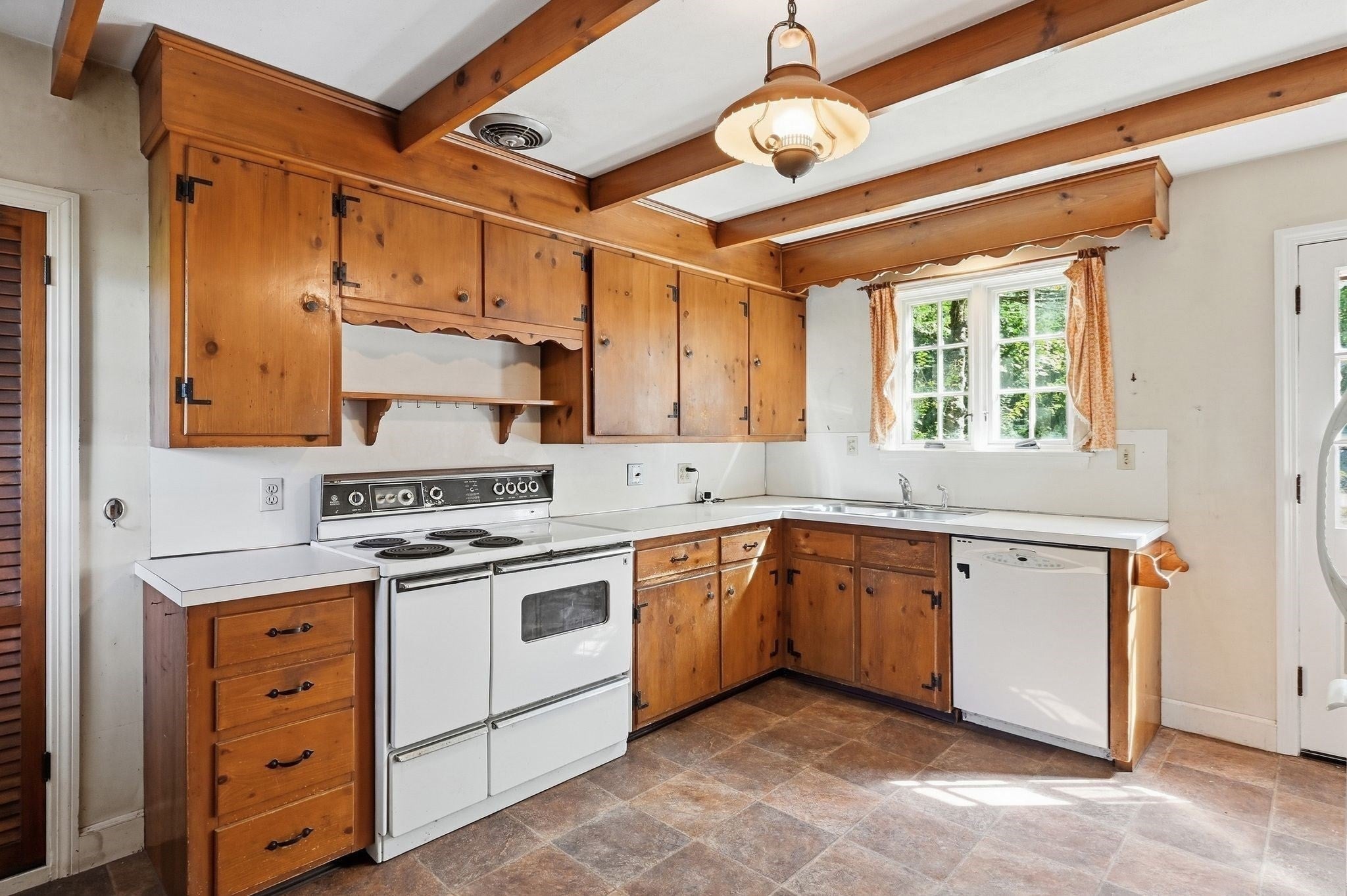 148 Falmouth Rd, West Springfield, MA, 148 Falmouth Rd, West Springfield, MA Photo #2