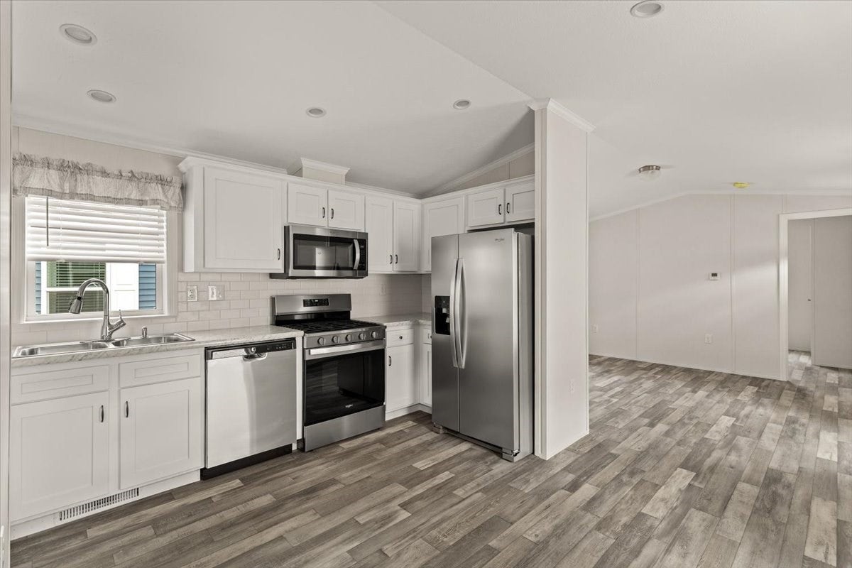 1540 Broadway 27