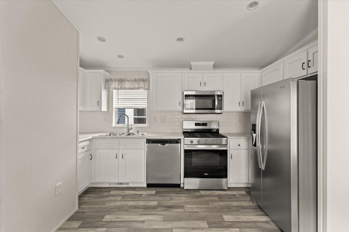 1540 Broadway 27