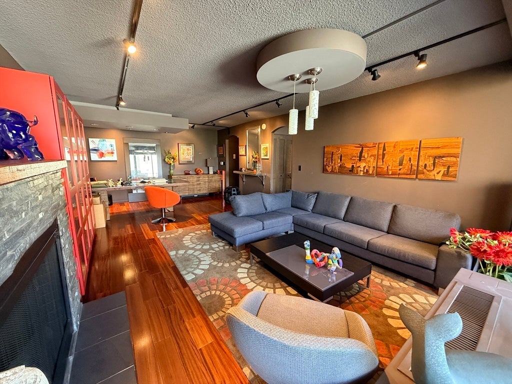 77 Pond Ave 509