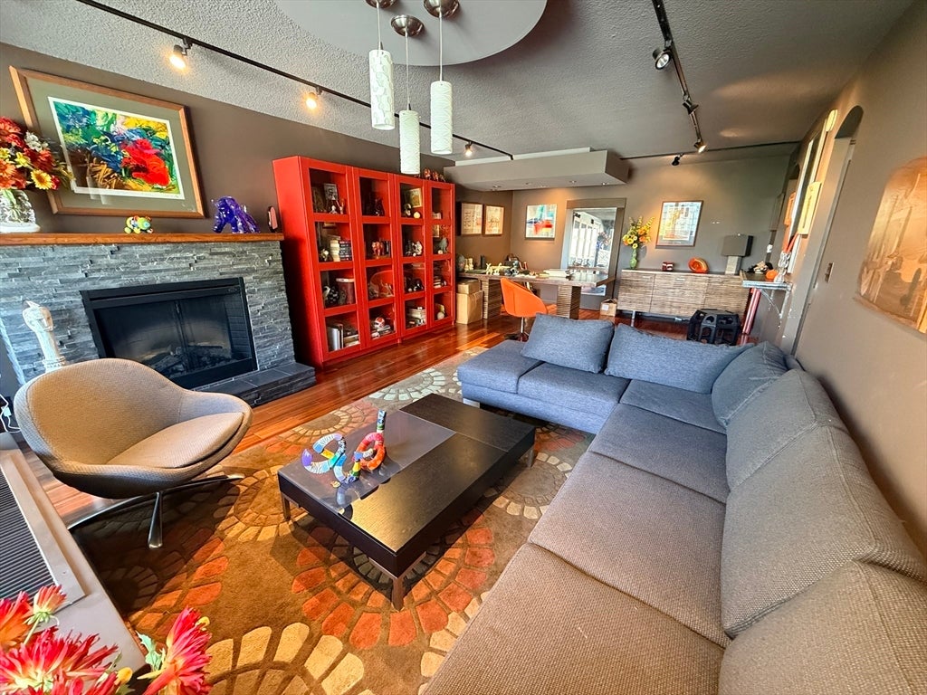 77 Pond Ave 509