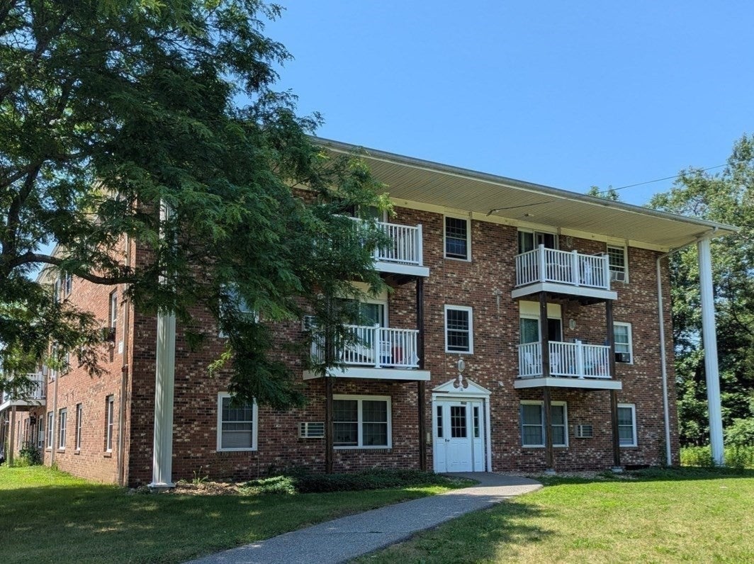 Photo of 16 Woodman Way, Newburyport, MA